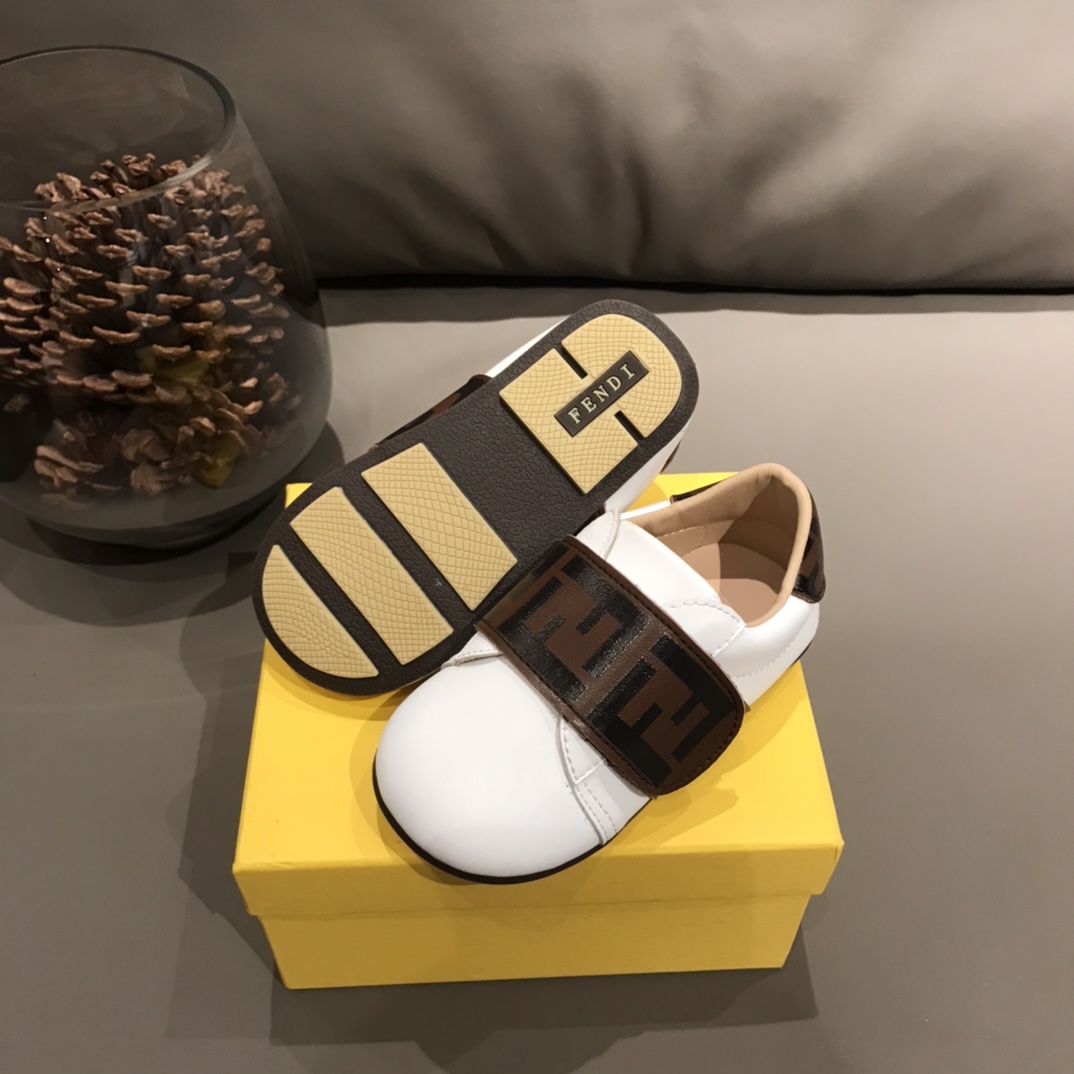 Children's shoes child
